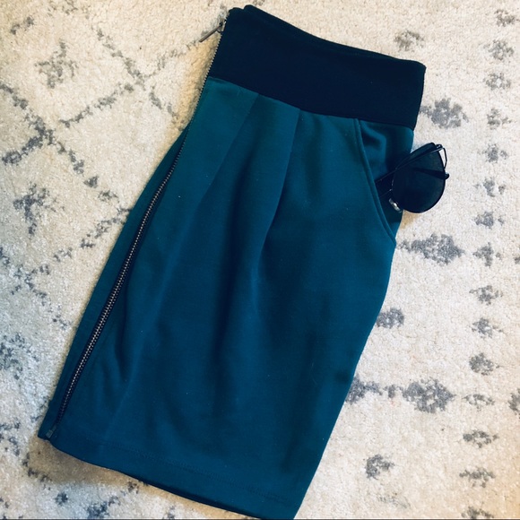 Zip Mini Skirt with Pockets - Picture 2 of 3